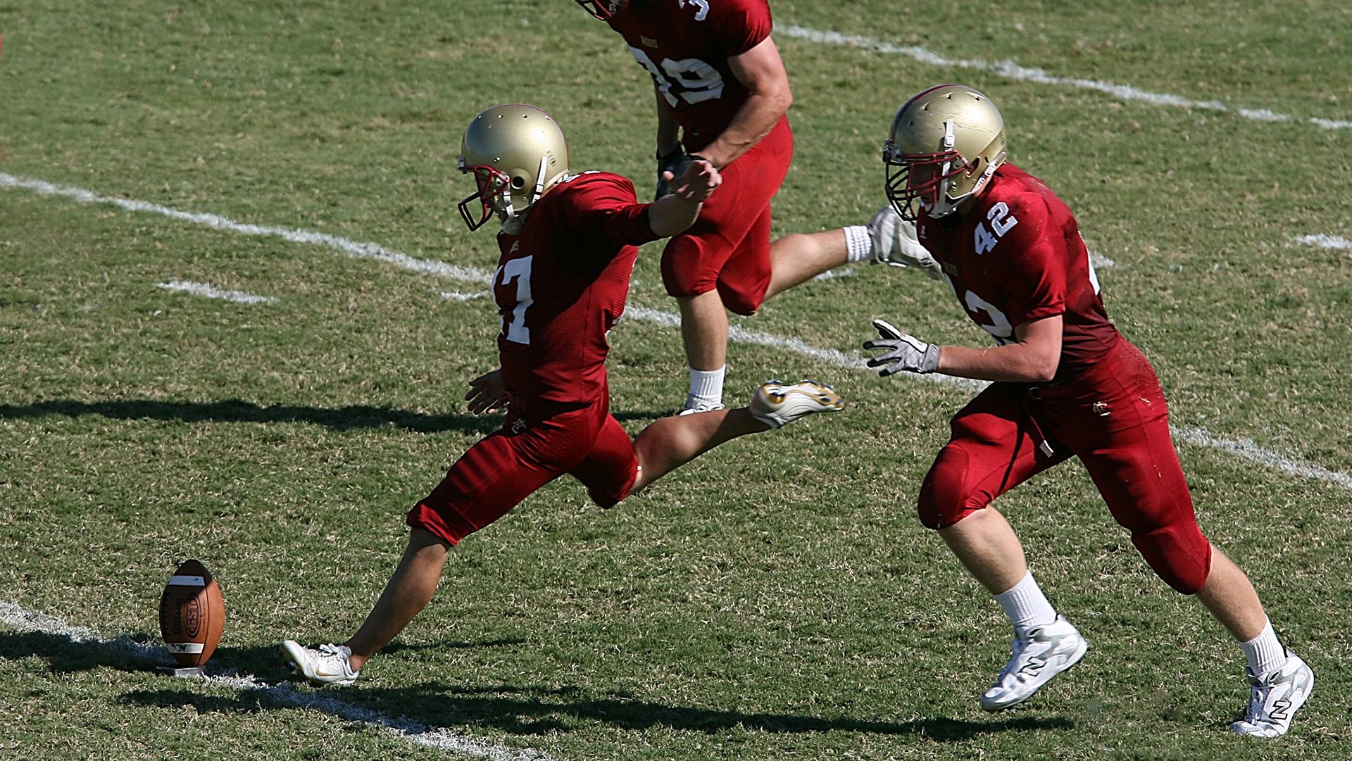 “马科斯·梅特罗的精准防守和突破能力，成就美洲狮队的未来核心”